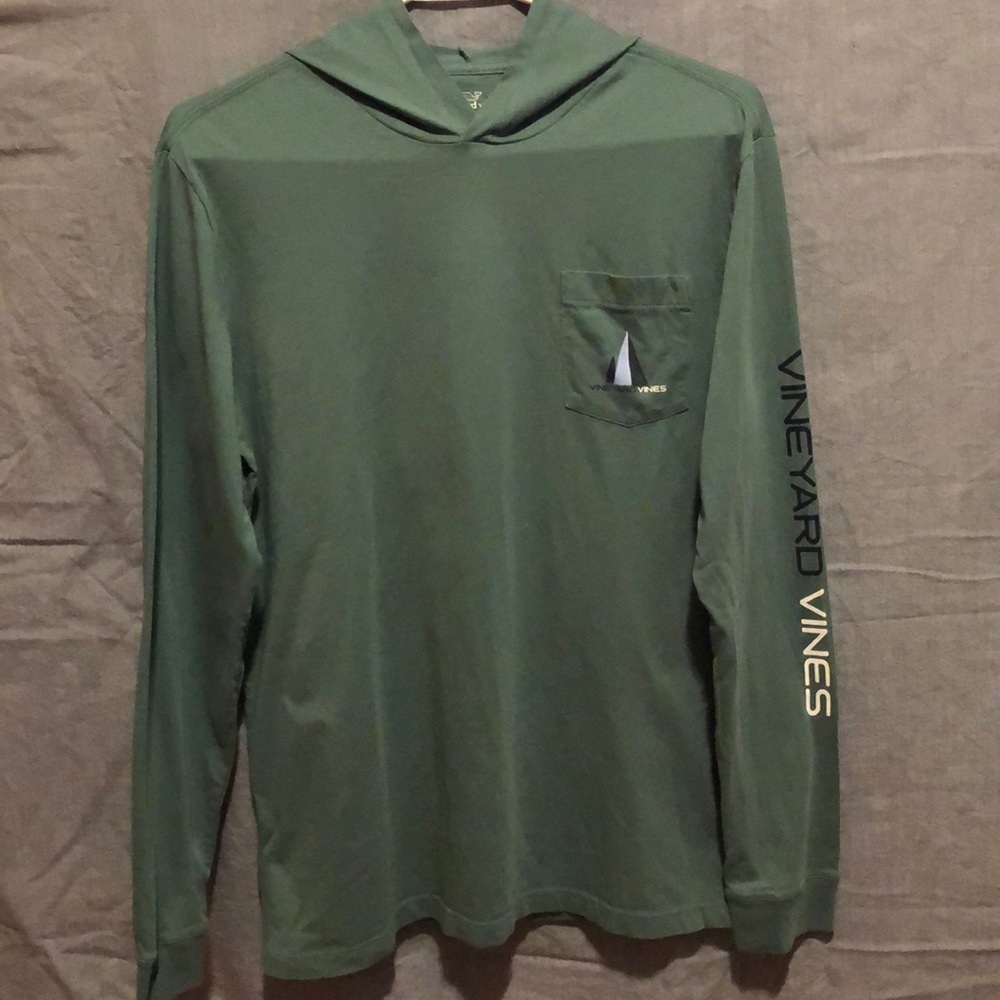 NWOT VINEYARD VINES  BOYS Long Sleeve Hooded Tee